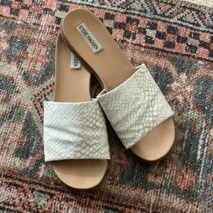 Steve Madden slide on